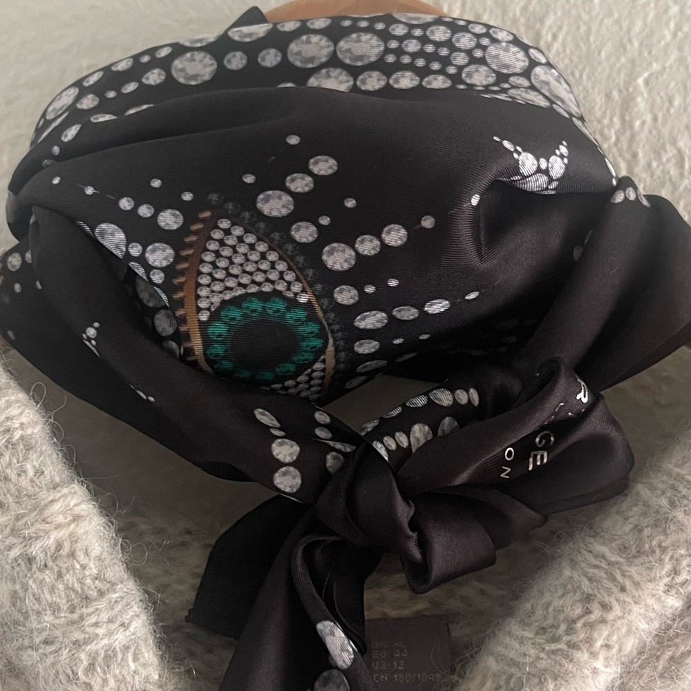✨Silk Bandana✨ - Picture 3 of 9